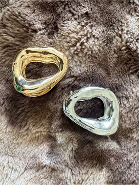 Women’s Organic-Shaped Metal Clip Earrings — Gold & Silver